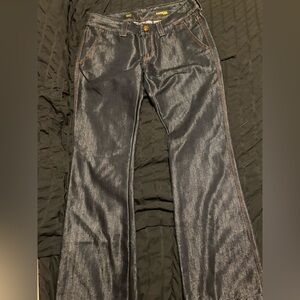 Brand-express
Size-6
Condition-used new
Material-denim